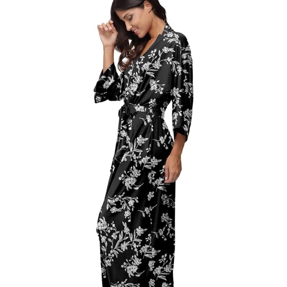 Black & White Floral Robe | Medium - Picture 4 of 16